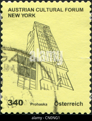 Österreich-ca. 2011: eine Briefmarke gedruckt in Österreich, zeigt das Austrian Cultural Forum New York, eine Skizze Rainer Prohaska, ca. 2011 Stockfoto