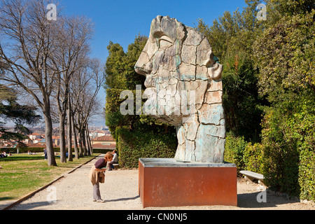 Europa, Italien, Florenz, Igor Mitoraj Skulptur im Boboli-Garten Stockfoto