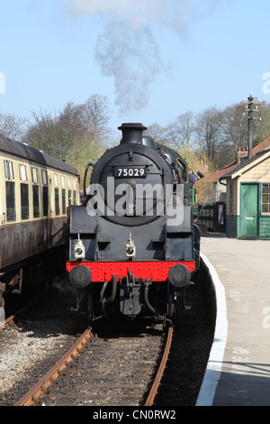 North Yorkshire Moors Railway Steam nahenden Pickering Bahnhof. Stockfoto