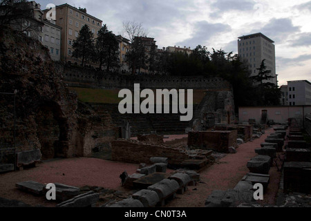 Römisches Theater am Fuße des Hügels San Giusto, Triest Stockfoto