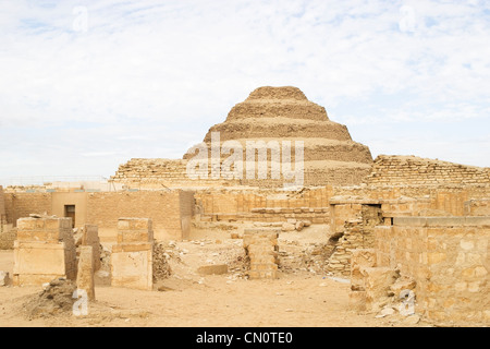 Schritt Pyramide des Djoser (oder Zoser) in Sakkara (oder Sakkara), in der Nähe von Kairo, Ägypten. Stockfoto