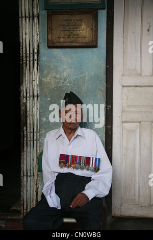 Gurkha-Victoria-Kreuz-Halter Lachhiman Gurung in seinem Haus in Nepal - 2007 Stockfoto