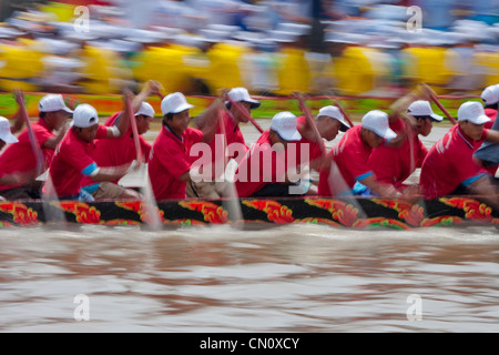 NGO-Regatta feiert Khmer Menschen Neujahrsfest, Ghe Ngo Festival, am Mekong River, Soc Trang, Vietnam Stockfoto