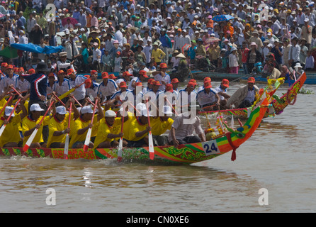 NGO-Regatta feiert Khmer Menschen Neujahrsfest, Ghe Ngo Festival, am Mekong River, Soc Trang, Vietnam Stockfoto