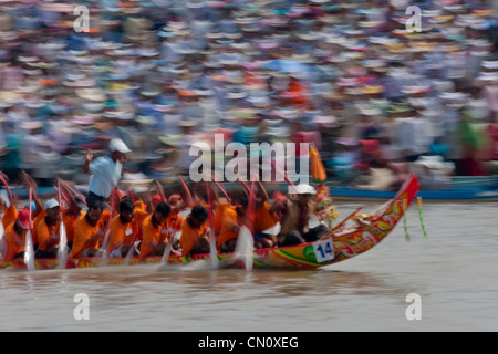 NGO-Regatta feiert Khmer Menschen Neujahrsfest, Ghe Ngo Festival, am Mekong River, Soc Trang, Vietnam Stockfoto