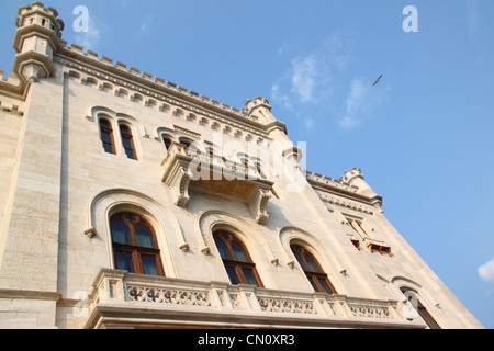 Fassade von Schloss Miramare in Triest, Italien Stockfoto