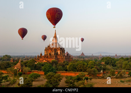 Heißluftballons über Sulamani Pahto, Bagan, Myanmar Stockfoto