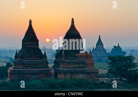 Tempel bei Sonnenaufgang, Bagan, Myanmar Stockfoto