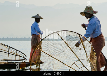 Traditionelle Bambus Fischer, Inle-See, Myanmar Stockfoto