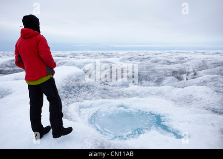 Eiskappe auf Grönland - Blick auf den Gletscher im Sommer Stockfoto