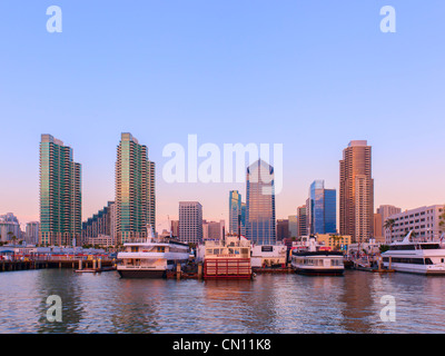 Skyline von San Diego Embarcadero Stockfoto