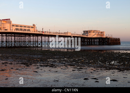 Worthing Pier, West Sussex, Sonnenuntergang Stockfoto