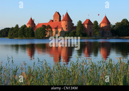 Trakai Insel Burg am Ufer des See Galvé in Trakai, Litauen Stockfoto