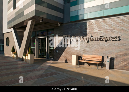 Der Eingang des Holiday Inn Express Hotel, Smithfield Square, Northern Quarter, Manchester, England, UK. Stockfoto