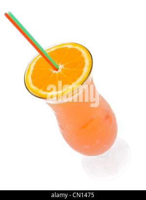 Ein lecker Cocktail aus Orangensaft in ein Becherglas mit einer Orangenscheibe dekoriert Stockfoto