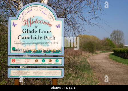 Herzlich Willkommen Sie auf Waldwiese Lane Canalside Parkschild, grand union Canal in Southall, West London, england Stockfoto