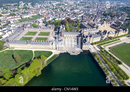 Frankreich, Seine-et-Marne, das Schloss von Fontainebleau aufgeführt als Weltkulturerbe von der UNESCO (Luftbild) Stockfoto