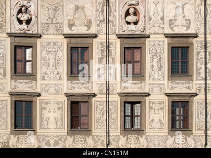 Sgraffiti Fassade des Palastes della Carovana (Palazzo dei Cavalieri), Scuola Normale Superiore im Rittersaal Platz, Pisa, Italien Stockfoto