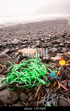 Kunststoff Schutt angeschwemmt in Talisker Bay auf der Insel Skye, Schottland, UK. Stockfoto