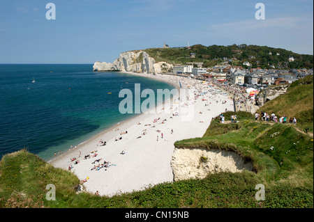 Frankreich, Seine Maritime, Pays de Caux, Cote d'Albatre, Etretat, Aval Klippen und Strand Stockfoto