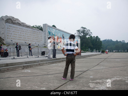 9 September Nationalfeiertag in Nordkorea Feier in Straßen Pyongyang, Nordkorea Stockfoto