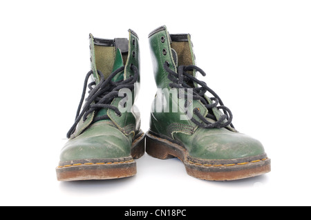 Paar von schmutzig grün Schuhe abgenutzt Stockfoto