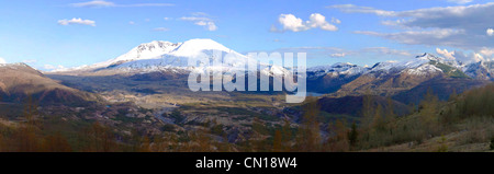 Panoramablick auf Mt. St. Helen's von der Straße nach der Sternwarte Zentrum. Stockfoto