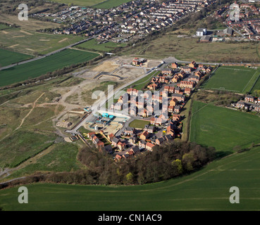 Luftbild der neuen Häuser im Bau auf Green Belt land in Yorkshire. Stockfoto