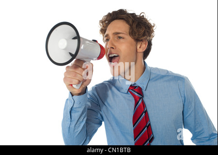 Geschäftsmann mit Megaphon isoliert auf weißem Hintergrund Stockfoto