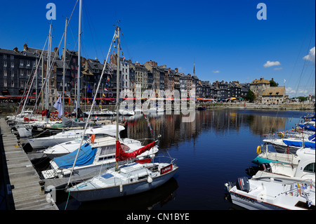 Frankreich, Calvados, Honfleur, Vieux Bassin (alte Becken), Sainte Catherine Kai Stockfoto