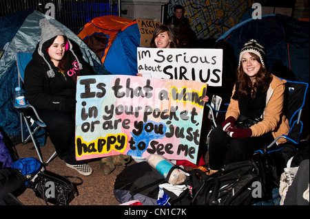 11.10.2010-Fans aus Essex und USA Campen am Leicester Square nach der Ankunft um 07:00 für die Premiere von Harry Potter und die Heiligtümer des Todes (Teil eins des letzten Buches) nehmen soll morgen statt 11.11.2010. Stockfoto