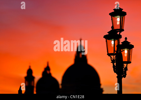 Santa Maria della Salute bei Sonnenuntergang, Venedig, Italien Stockfoto