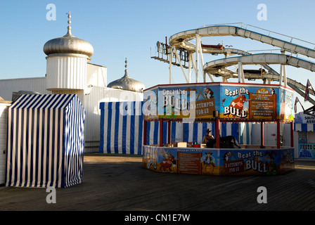 Kirmes rides auf Brighton Pier. Stockfoto