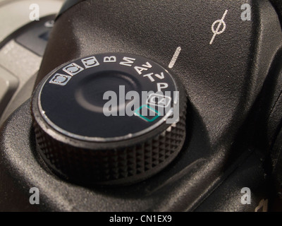 Modus-Wahlrad Steuern Belichtungs-Betriebsarten auf einer Canon EOS 5D Mk II Digitalkamera Stockfoto