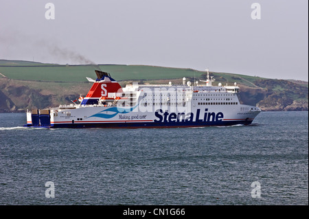 Stena Line Neuwagen und PKW RoRo Fähre Stena Superfast VIII hat gerade den neuen Hafen von Cairnryan und Überschrift nach Belfast verlassen. Stockfoto