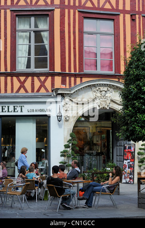 Frankreich, Seine Maritime, Rouen, Café-Terrasse am place De La Pucelle Stockfoto