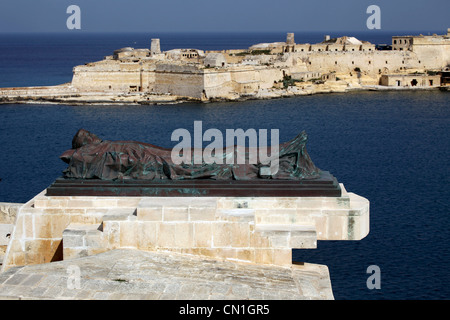 Die Belagerung Bell-Denkmal im Jahr 1992 zum Gedenken an die Vergabe von George Cross nach Malta während des zweiten Weltkriegs, Valletta Stockfoto