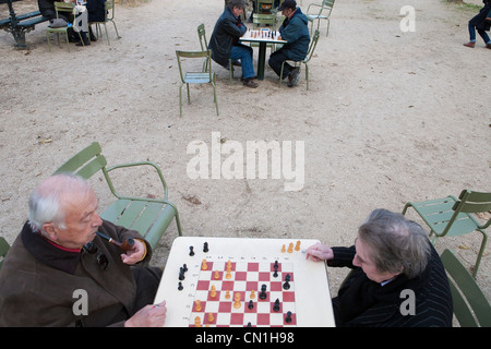 Frankreich, Paris, Schachspieler im Jardin du Luxembourg (Jardin du Luxembourg) Stockfoto