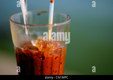 Vietnamesischer Eiskaffee mit Kondensmilch (Cà Phê Sữa đá) Stockfoto