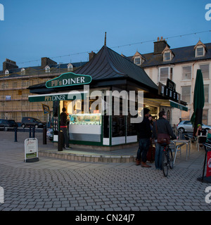 Eine Eisdiele und ein Café auf Aberystwyth Promenade, März frühen Frühlingsabend, 2012 Stockfoto