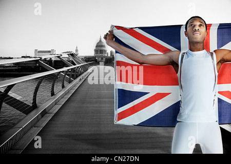 Olympische Konkurrenten auf Millennium Bridge, London, England Stockfoto