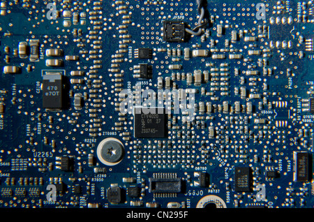 Das Innere eines Apple MacIntosh MacBook Pro Computer mit verschiedenen Schaltungen und chips Stockfoto