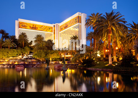Das Mirage Hotel and Casino in der Dämmerung, Las Vegas Nevada, USA Stockfoto