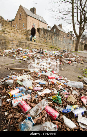 Müll auf den Straßen von Keighley, West Yorkshire, Großbritannien. Stockfoto