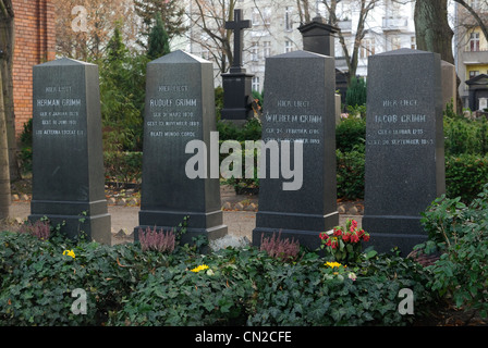 Gräber der Brüder Grimm auf dem Friedhof Alter St. Matthäus-Kirchhof in Berlin-Schöneberg, Berlin, Deutschland, Europa Stockfoto