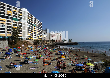 Strand und Ferienwohnungen in der Nähe von Anfi Del Mar Resort, Gran Canaria, Kanarische Inseln Stockfoto