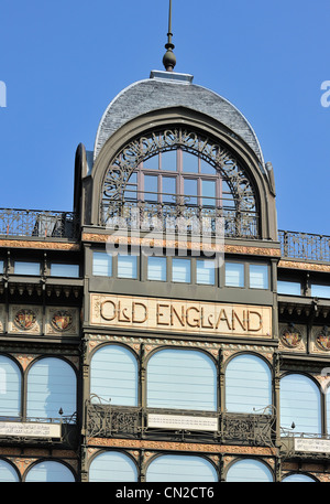 Old England, ehemaliger aus dem 18. Jahrhundert Neo-klassischen Kaufhaus, beherbergt das Musical Instrument Museum / MIM, Brüssel, Belgien Stockfoto