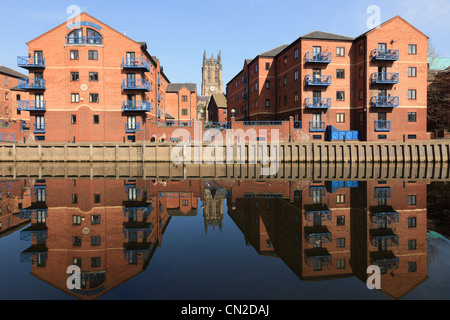 Neue waterfront Appartements auf sanierte Langtons Wharf am Ufer des Flusses Aire. Die Anrufe, Leeds, Yorkshire, England, Großbritannien, Großbritannien Stockfoto