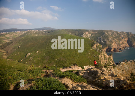 Felsige Ufer-Linie von Cabo Da Roca Portugal der westlichste Punkt auf dem europäischen Kontinent - Touristenattraktion Stockfoto