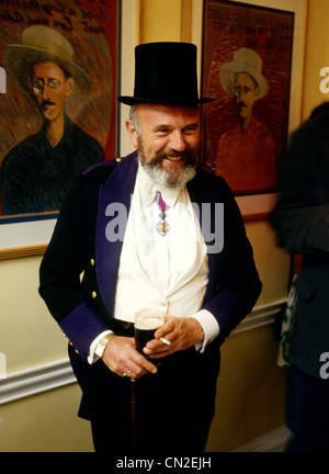 Senator David Norris in Tracht zu feiern "Bloom Day" fotografiert an der James Joyce Centre - Dublin-Ireland Stockfoto